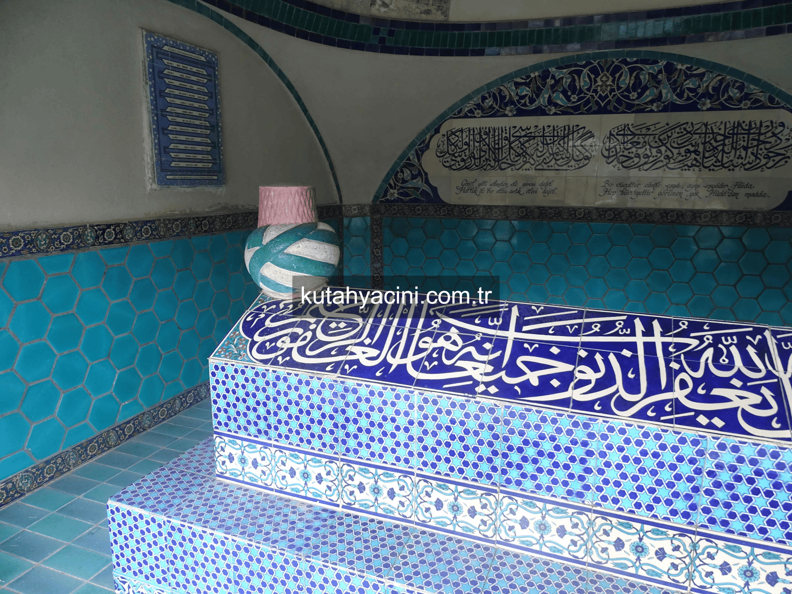  11 - Çinili Mezar Taşları